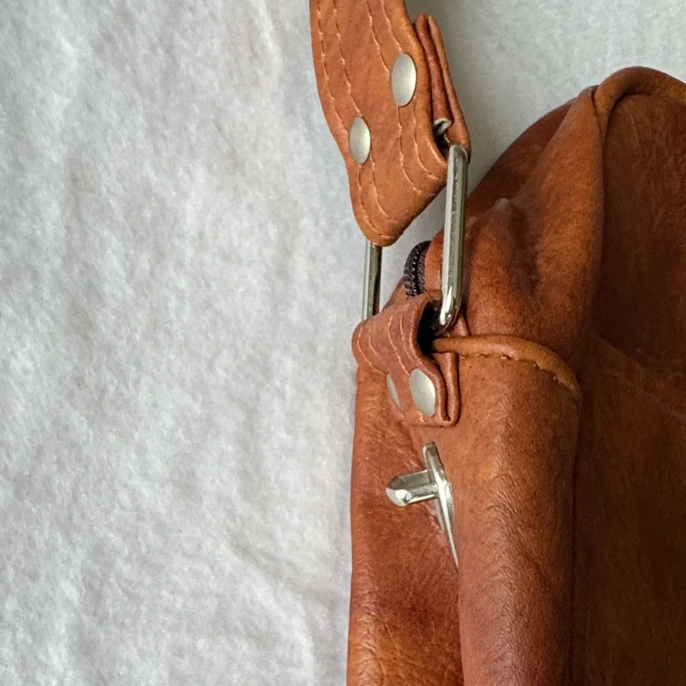 Vintage Samsonite Men’s Tan-Brown Messenger Crossbody Bag